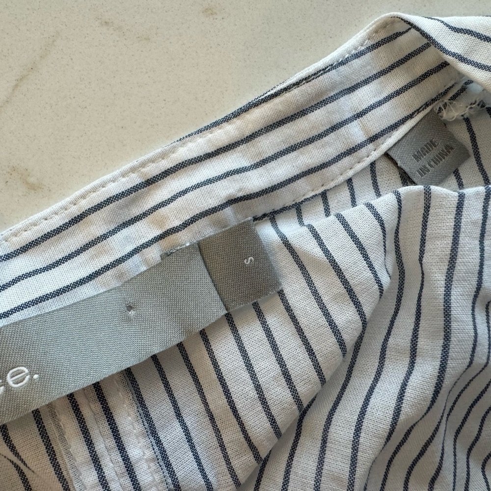 Vince Blue/White Pinstripe Classic V-Neck Cotton Pullover Blouse / Small - Picture 8 of 12